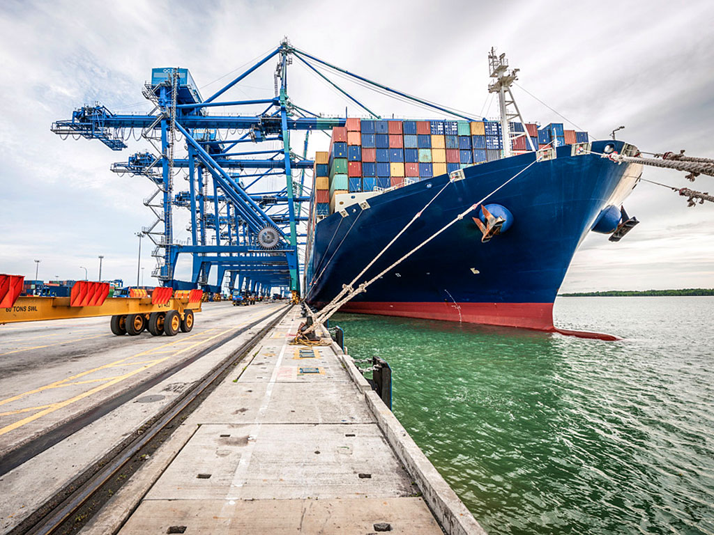 advantages and disadvantage of ocean freight